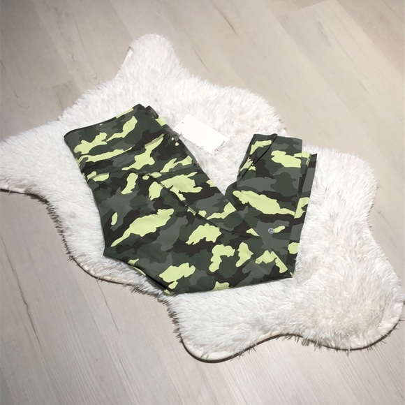 Lululemon Fast and Free HR Tight 25” - Picture 6 of 9